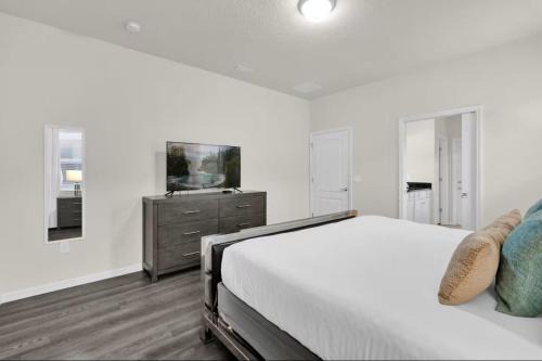 Four Corners House | 8BR Disney Villa with Pool, GameRoom, and Resort Amenities