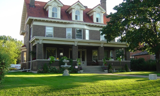 Summit Hill House | 9 Bedroom Historic Summit Mansion With Pool And Hot Tub