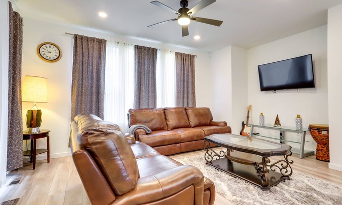 Commerce City House | 9 Mi to Airport: Commerce City Townhome w/Deck