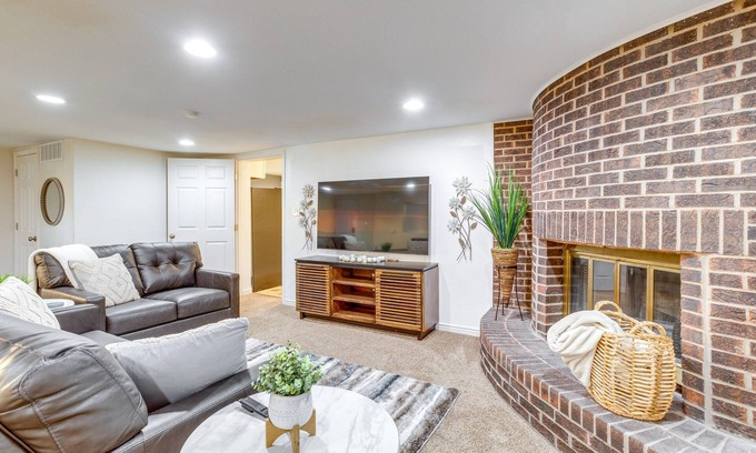 Highland Park Apartment | 9 Mi to Dtwn Denver: Aurora Vacation Rental