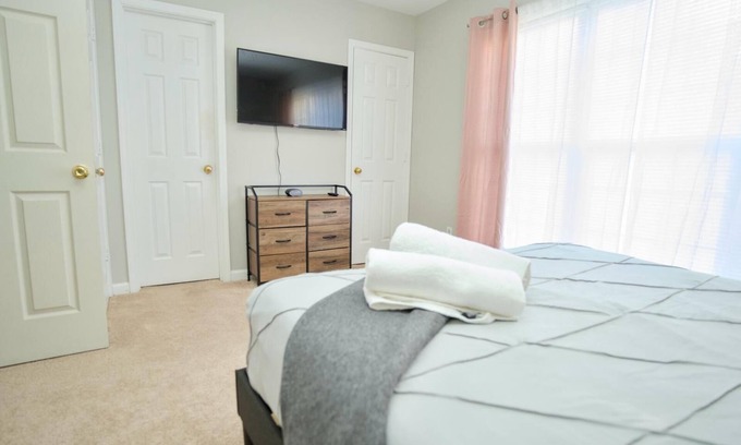 Southeast Raleigh House | 9 Mins From Downtown Free Parking Workspace