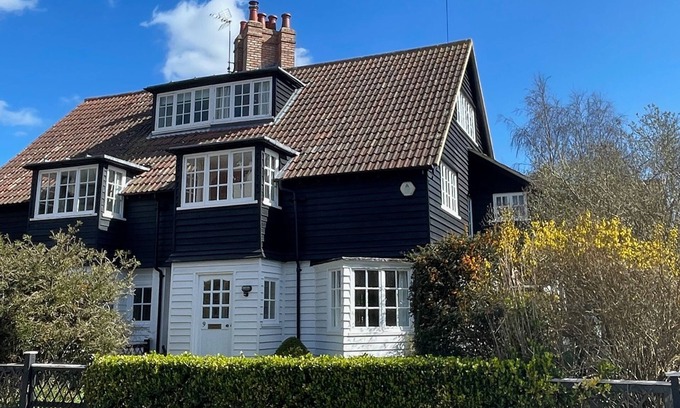 Thorpeness Cottage | 9 Whinlands - sleeps 10 guests in 4 bedrooms