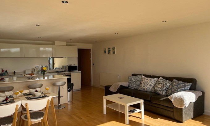 Newquay Apartment | 9 Zinc Modern apt, amazing Fistral views & sunsets. Close to golf course.