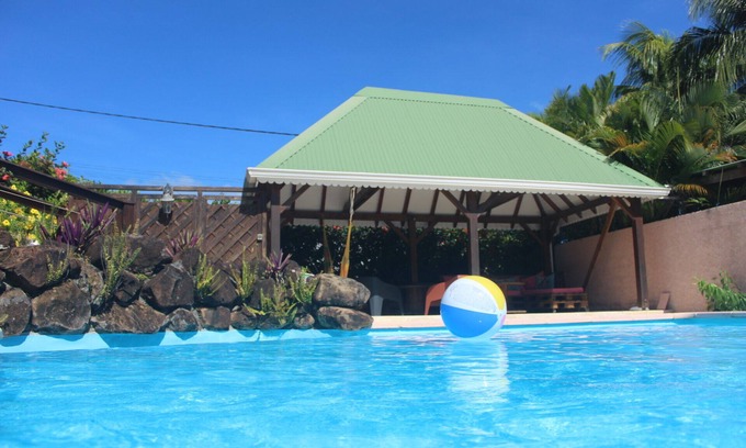 Sainte-Rose House | 900m from the beach, the Bagatelle gites * 2/4 pers, swimming pool and SPA