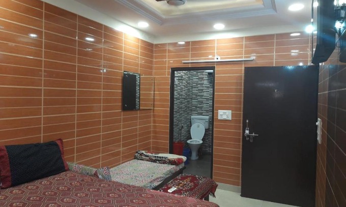 Lajpat Nagar Apartment | 92, 121, 74, 700 Foreigners place in cream location of lajpat nagar luxury apartment with fully equipped private kitchen wid gas n all utensils, fridge, Android tv, wifi and attached washroom, very safe and secure peaceful area all your sweet home