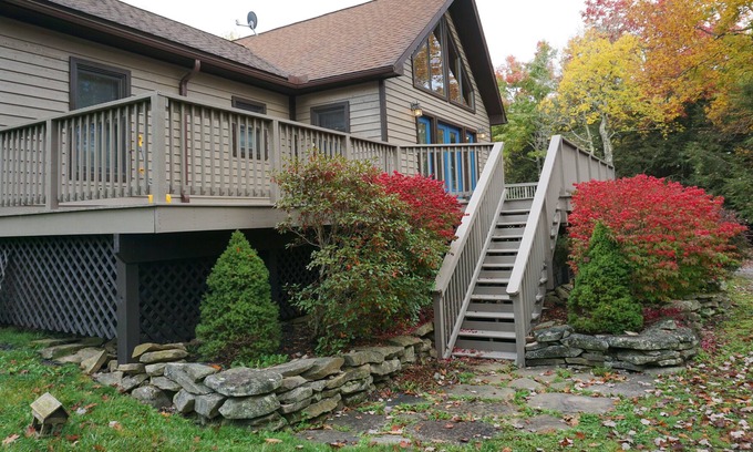 Snowshoe House | 973 Hunters Ridge Sprawling 4 Br Home Minutes from Snowshoe Mtn