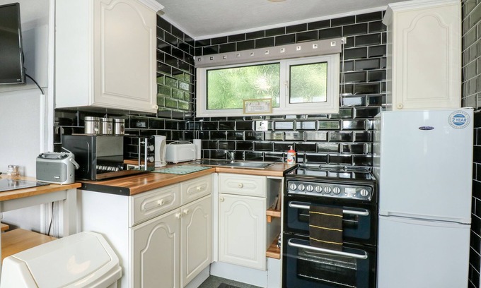 Chapel Saint Leonards Cottage | 98 Cherry Park