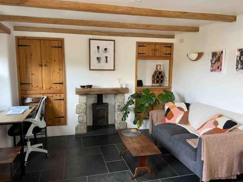 Hayle Apartment | 9A Viaduct Cottage - the cosiest bolthole in the SW!