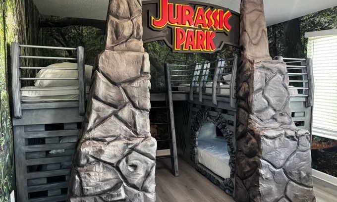 Four Corners House | 9BR Incredible Villa near Disney | Jurassic & Pool