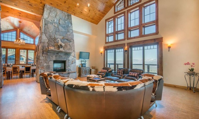 Truckee House | 9BRM/11BTH Tahoe Villa, panoramic view, hot tub, sauna, steam-room, bar, pool table
