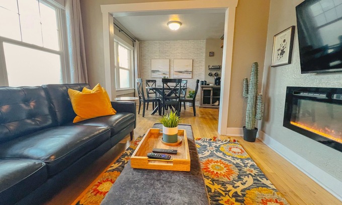 Central City Apartment | 9th and 9th - FastWiFi - Downtown - W/D
