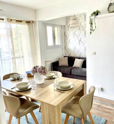 Rueil-Malmaison Apartment | A 10min de Paris La Défense et Roland garros appartement tout confort avec parking et climatisation