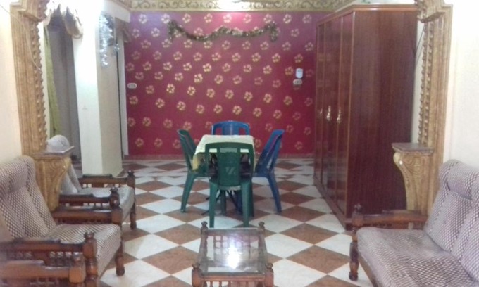Al-Muntazah Apartment | A 3-BR apt w FP, GV & 20 min to the sea & Muntazah