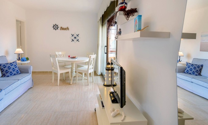 Els Griells Apartment | A 3 minutes from the beach. Near the center. Ideal for families and friends.