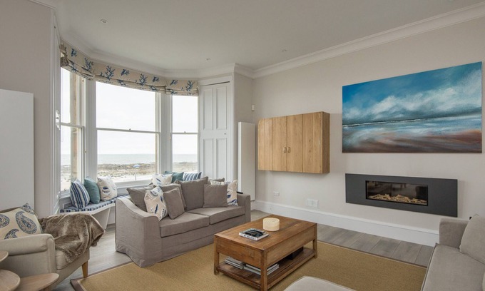 North Berwick House | A 4-bedroom luxury holiday home with enchanting sea views across Milsey Bay Beach