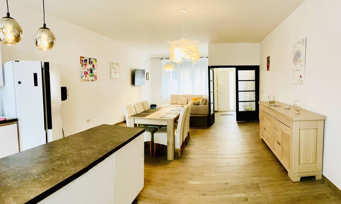 Nieuwrode House | A 7 minutes de l'aéroport de Charleroi, jolie maison 4 chambres et terrasse