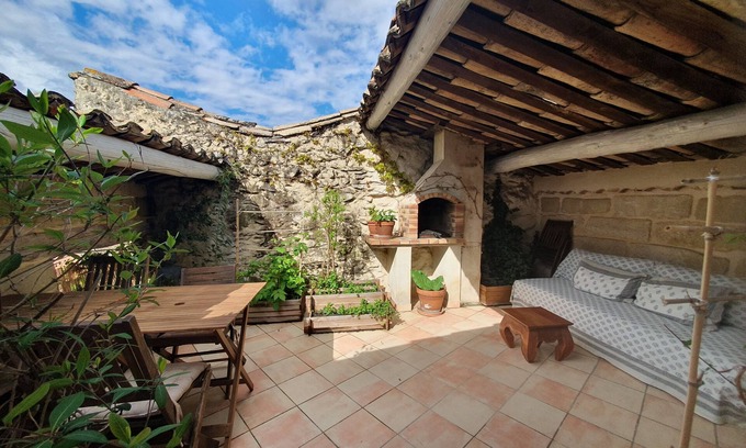 Saint-Quentin-la-Poterie House | A beautiful Gardoise house with tropezienne
