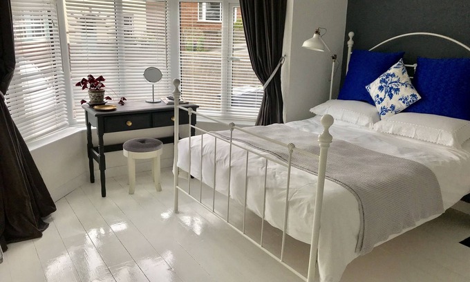 Lyme Regis Apartment | A beautiful ground floor apartment 400 metres to the centre of town.