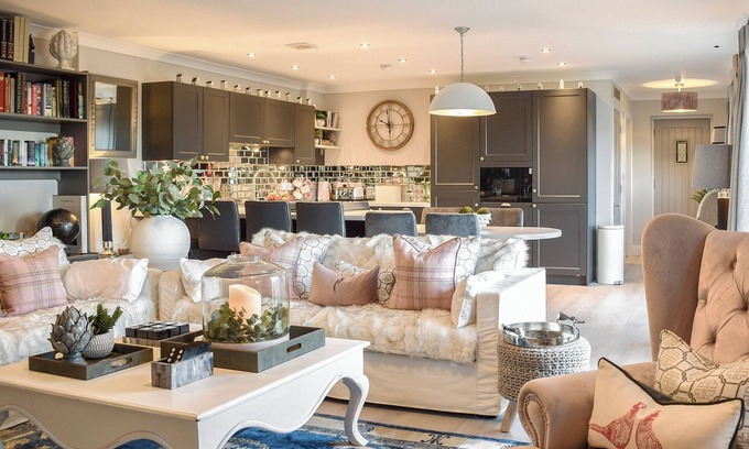 Howwood Cottage | A beautiful rural location, close to Glasgow and Loch Lomond.