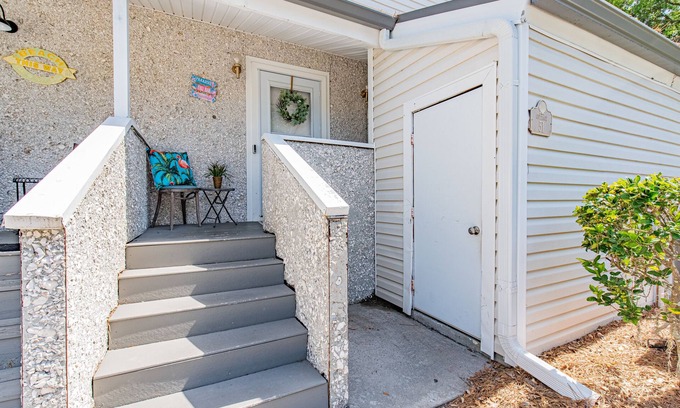 Saint Simons Island Condo | 😁A beautiful tropical retreat awaits you at this newly renovated paradise😁
