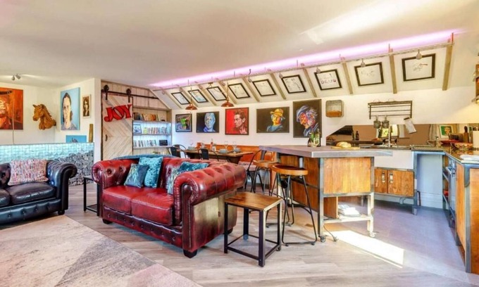 Slyne Apartment | A beautifully appointed apartment featuring lots of original artwork.