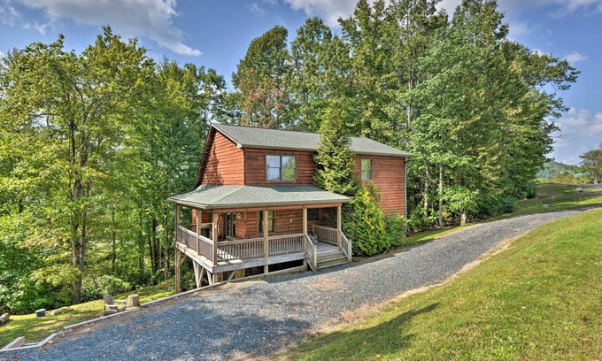 Fleetwood Cabin | 'A Bit of Heaven' Cabin < 13 Miles from Boone!