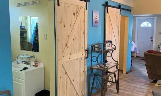 Geneva-on-the-Lake Cottage | A "Blue Whale" of a Cottage a small walk from the GOTL strip