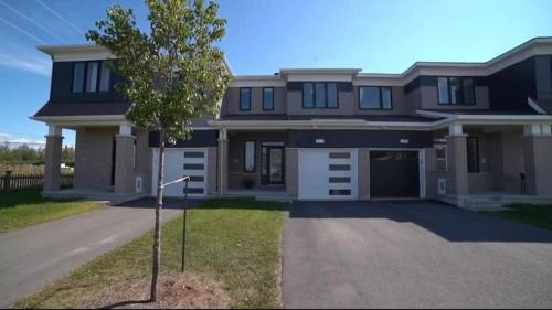 Ottawa Division Apartment | A Bright Cozy 1 Bedroom Unit in the Basement