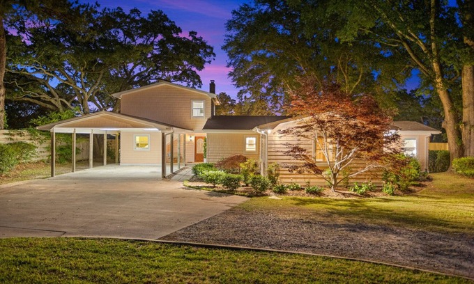 Wilmington House | A charming 4-bedroom waterfront with a private dock retreat that offers a secluded serene getaway!