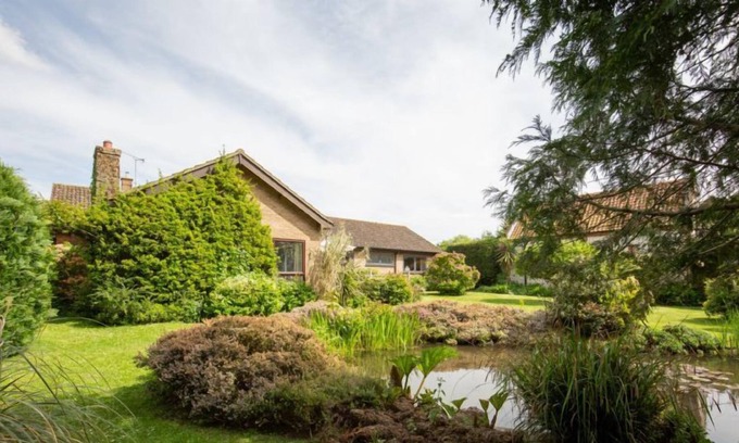 Holme House | A charming and very comfortable four-bedroom house in a superb private position