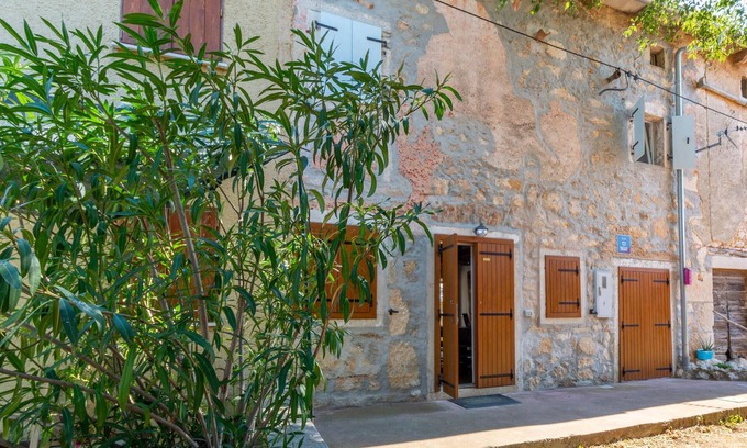 Diminici House | A charming Istrian terraced house with a pool in a quiet location awaits you.
