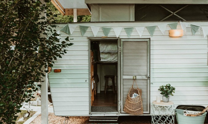 Mylor House | A chic vintage caravan in an idyllic setting.nPure escapism in the Hills.