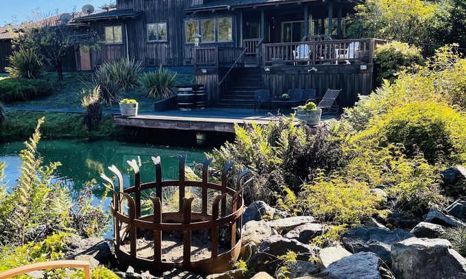 Fort Bragg House | A coastal lodge for all seasons!