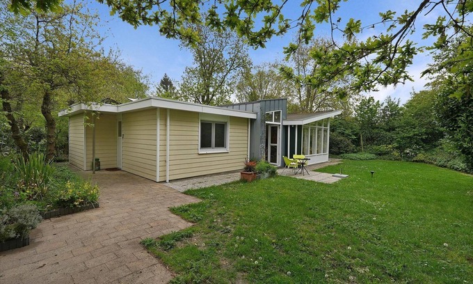 Ouddorp House | A comfortably furnished holiday home by the sea with a spacious garden and privacy for 6 people.