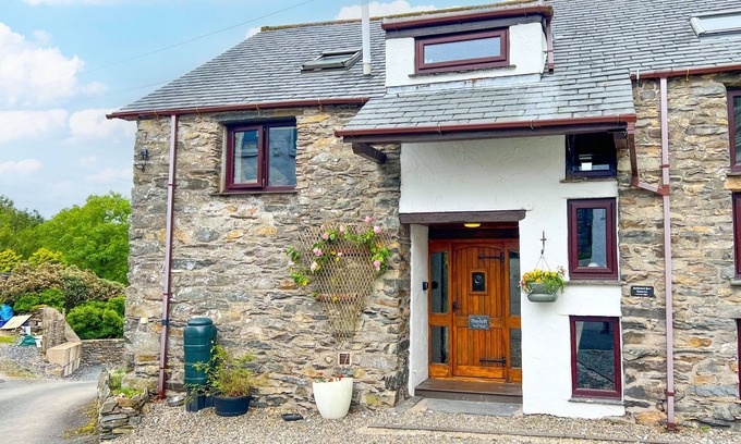 Ulverston Cottage | A cottage that sleeps 4 guests in 2 bedrooms