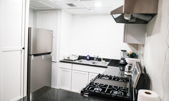 Midland Apartment | A cozy apartment at the center of a vibrant oil city, a home away from home.