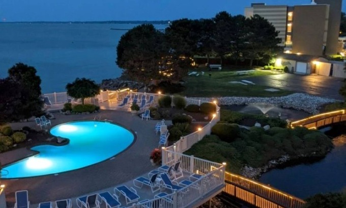 Port Clinton Condo | A cozy gem with a million dollar view located in Port Clinton, Ohio