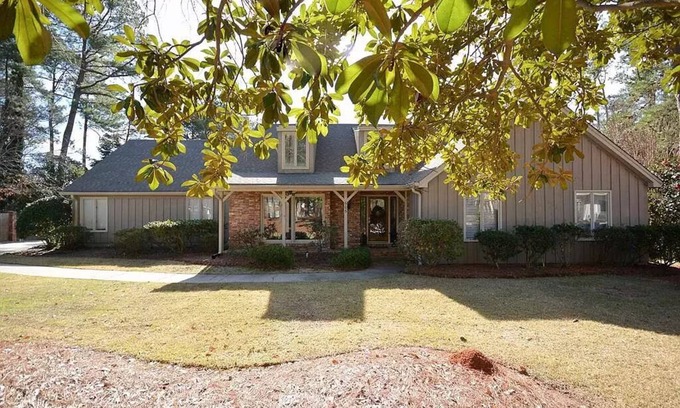 Martinez House | A cozy getaway in the desirable, gated community of West Lake.
