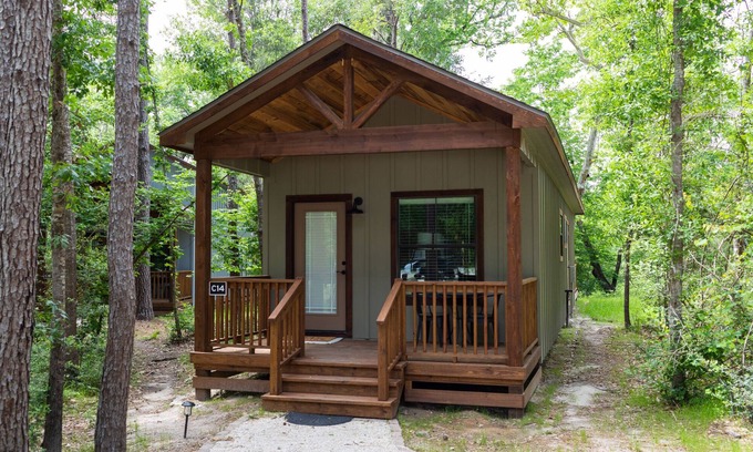 Livingston Cabin | A Cozy Getaway Right on the Water, Two Creeks Crossing Resort