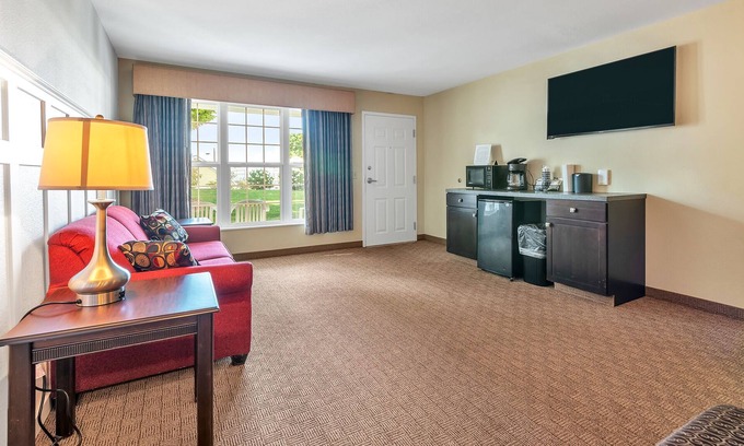 Kelleys Island Condo | A cozy suite just seconds from the beach: Vineyard Suites 121