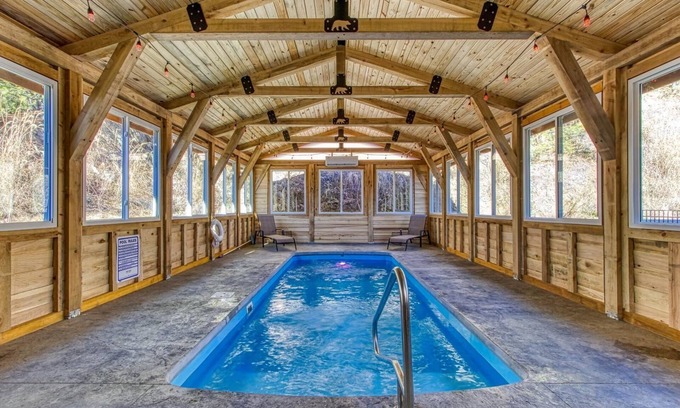 Gatlinburg - Pigeon Forge Resort | A Customized Mountain Retreat with Endless Entertainment