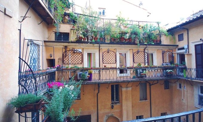 Rione VI Parione Apartment | A delightful miniloft within walking distance of everything