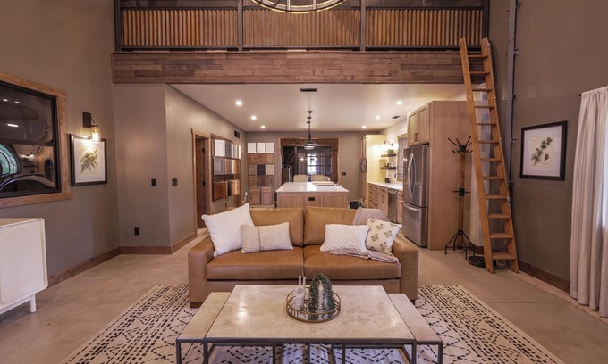 Woodland Park House | A Delightful Newly Constructed Luxury Studio minutes from central Woodland Park