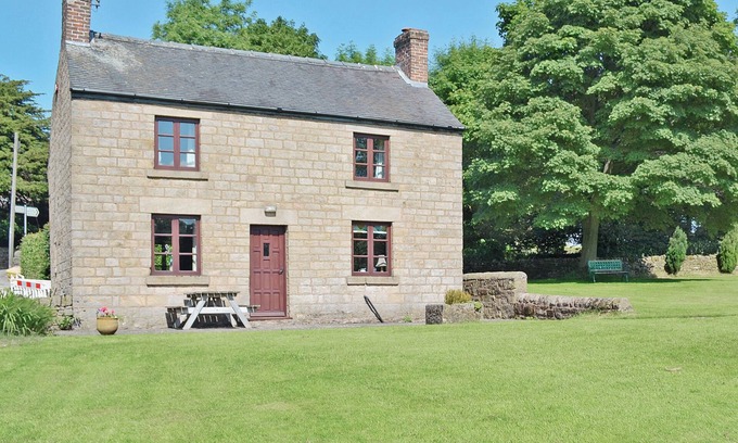 Crich Cottage | A detached farmhouse with views down the Derwent Valley.