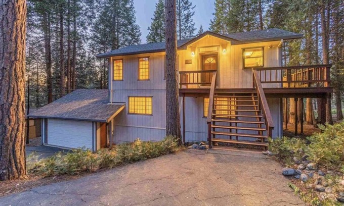Phoenix Lake-Cedar Ridge Cabin | A family friendly cabin nestled in the beautiful Stanislaus National Forest.