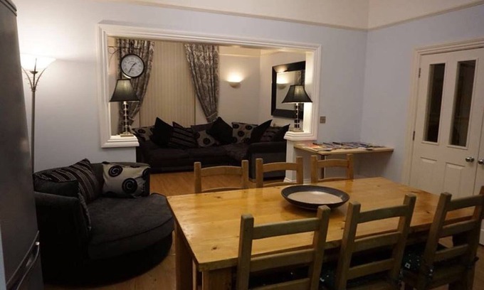 Weston-super-Mare Apartment | ★A few steps away from the beach | Seaside Retreat | Ground floor apartment