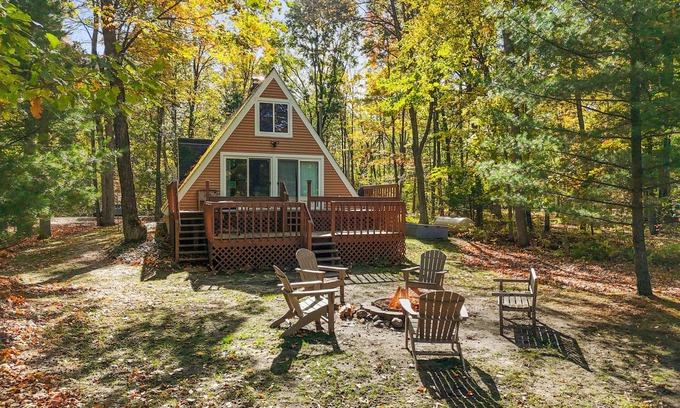 Sears Cabin | A-Frame | Hot Tub, Fireplace, River, Kayaks &Tubes