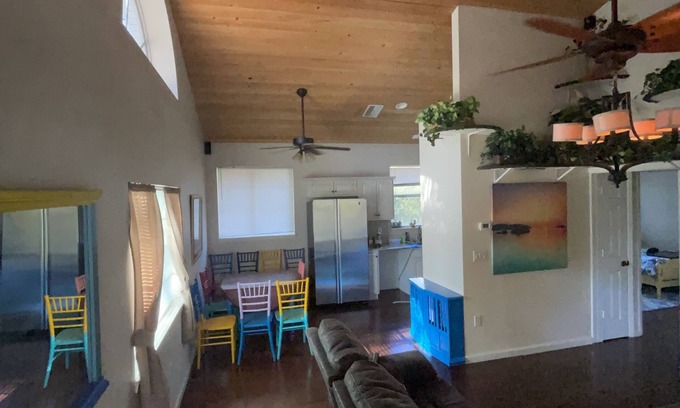 Sarasota House | A Gem of Country Charm close to everything