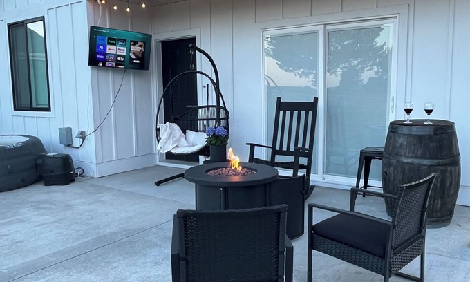 Stratford House | A getaway you need with some golf & lake