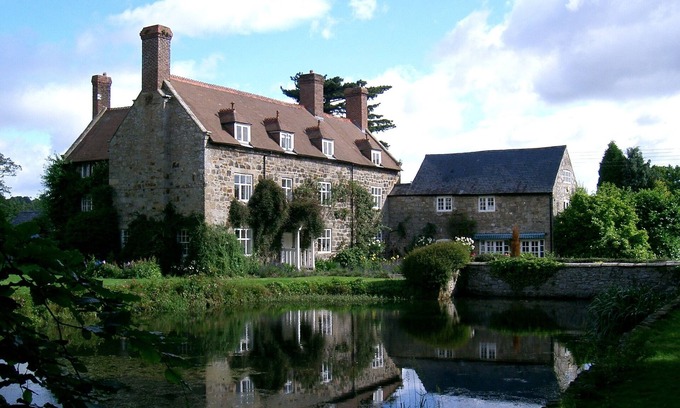 Acrefair House | A Grade II* Spacious Country House Nestled In The Foothills Of North Wales